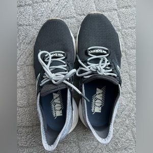Black & grey new balance tennis shoes